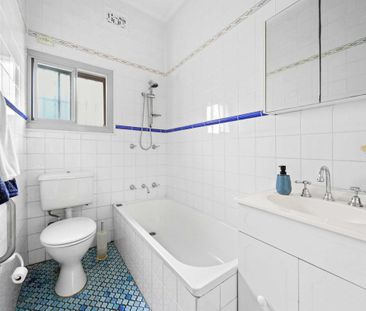 Location and Ease in the heart of Sydenham - Photo 3