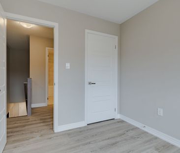 For Lease - 125 Toucan Trail, Oakville, Ontario - Photo 2