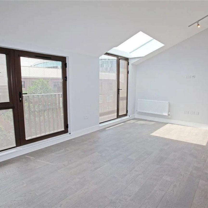 Taylor Close, London N17 - Photo 1