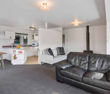 Low maintenance eastside property - Photo 2