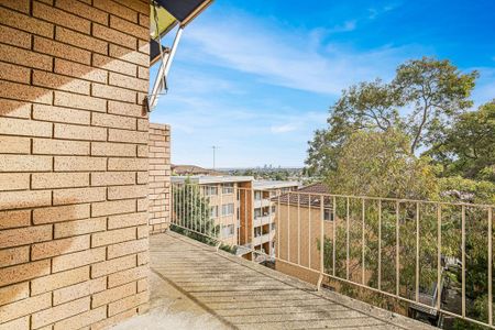 Devlin Delight This bright and sunny top floor two bedroom unit is conveniently located in the heart of Ryde. - Photo 2