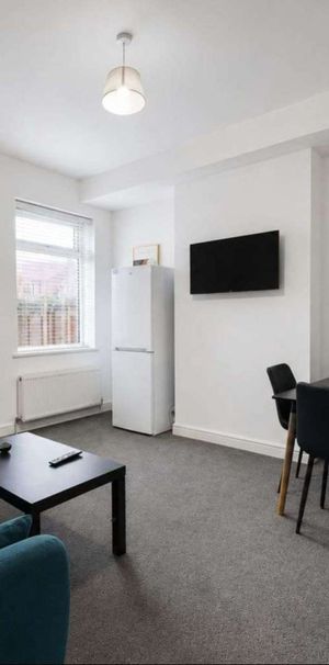 Lincoln Street Room 1 - Photo 1