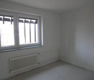 Ihr neues Zuhause: Helle Räume, hochwertiger Bodenbelag und komfort... - Photo 2