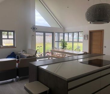 5 bedroom bungalow to rent - Photo 1