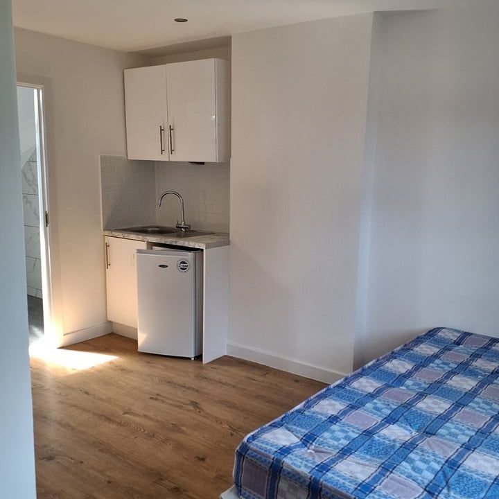Studio Flat, Bellingham Road, SE6 - Photo 1