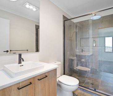 Modern 3-Bedroom Townhouse for Rent!! - Photo 3