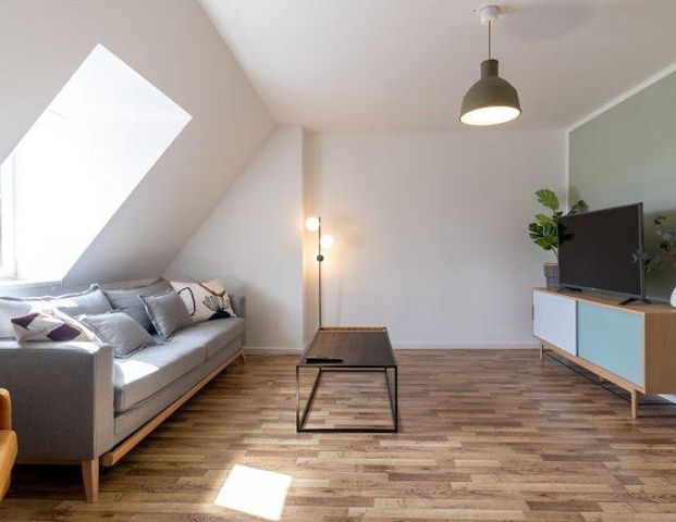 Voll möblierte coole, City-DG-Wohnung, in zentralster Lage mit Lift, Einbauküche ! - Photo 1