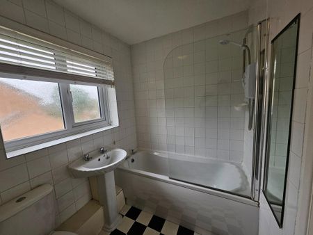 3 bedroom detached house to rent - Photo 2