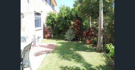 Quiet, secure & super convenient - the perfect modern townhouse! - Photo 5