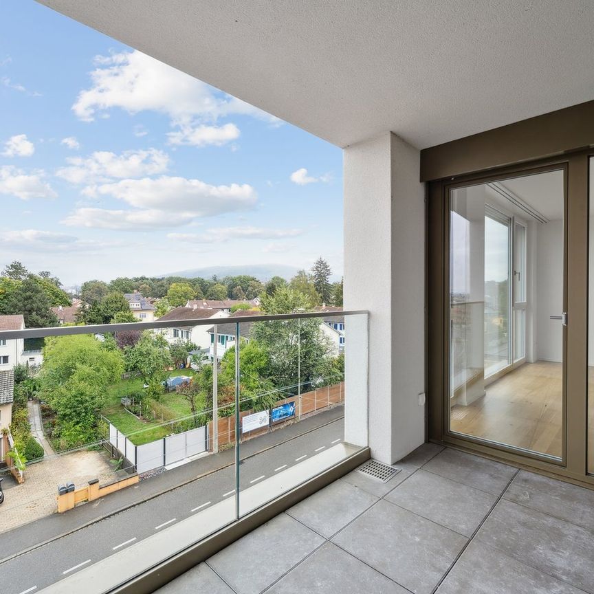 "Modern living with a far-reaching view – 2.5-room apartment in Birsfelden" - Photo 1