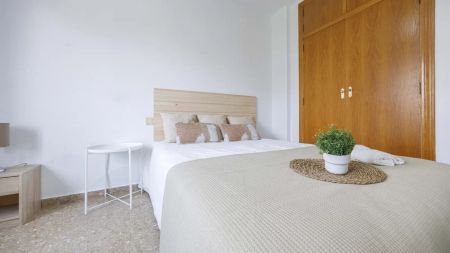 Room in a shared 4-bedroom apartment for rent in Sant Llorens, Valencia perfect for professionals and students - Photo 5