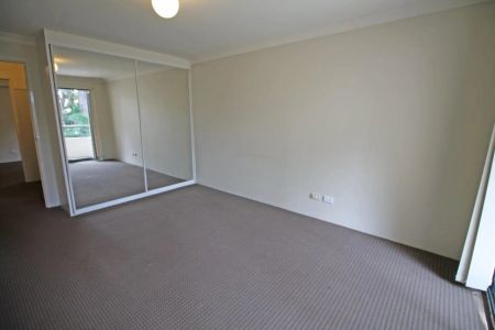 WELL PRESENTED 2 BEDROOM APARTMENT WITH LOCK UP GARAGE - Photo 4