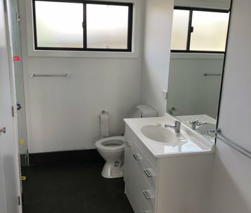 Modern Two Bedder! - Photo 4