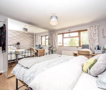 4 bedroom detached house to rent - Photo 2