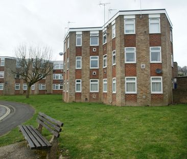 Flat to rent on - Photo 1