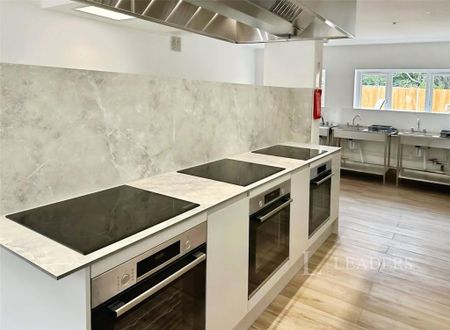 1 bedroom in a house share to rent - Photo 5