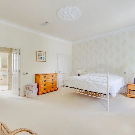 4 bedroom house in Parsons Green - Photo 3