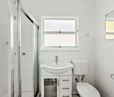 BRIGHT, LIGHT & AIRY - Photo 2