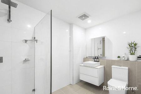 Modern 1 Bedroom Apartment with Large Study with Leafy Surrounds - Photo 5