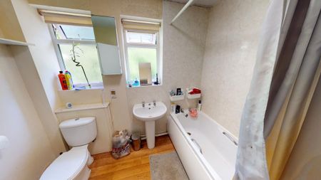 4 bedroom semi-detached house to rent - Photo 5