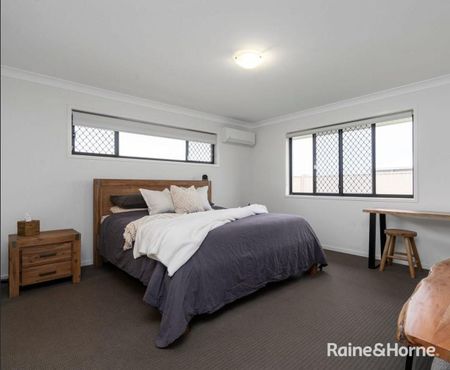 MODERN FAMILY LIVING IN BAYSIDE LOCATION - Photo 2