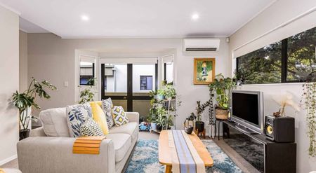 2-Bedroom Townhouse in Prime Lower Hutt Location - Photo 4