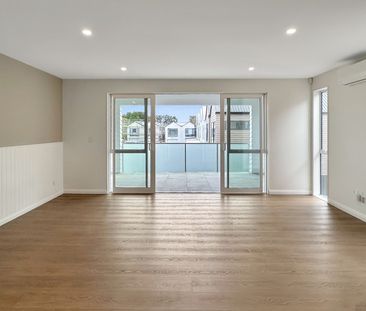 Karaka - 4 Bedrooms with 2.5 Bathrooms - Photo 2