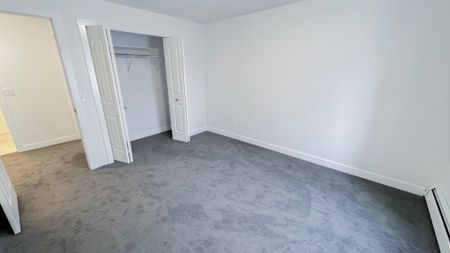 Stunning Fully Renovated Home With Walk In Shower & Soaker Tub In Millrise - Photo 4