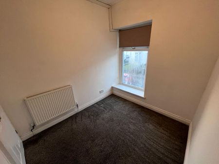 4 bedroom terraced house to rent - Photo 2