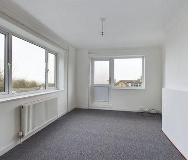 Wellington Court, 2 bedroom, Flat - Purpose Built - Photo 3