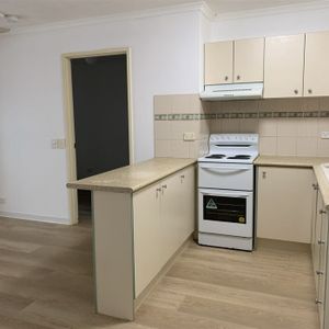 A Quiet Sanctuary Away from The Bustle of The Inner-City - Photo 2