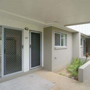 Corner Townhouse in Calamvale - Photo 3