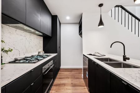 Effortless and modern living in a prized part of Magill - Photo 4