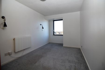 1 Bedroom Flat - Purpose Built To Let - Photo 2