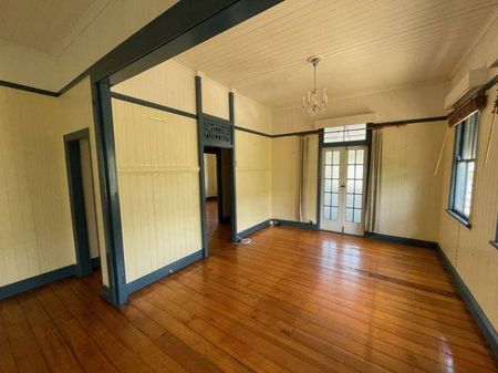 Elevated Queenslander Charm in Prime Inner-City Location - Photo 2