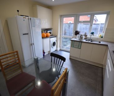 4 Bedroom House To Rent in Ensbury Park - £2,800 pcm Tenancy Info - Photo 5