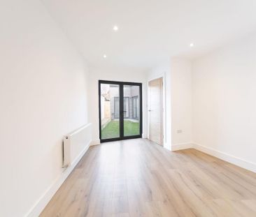 3 bedroom flat to rent - Photo 2