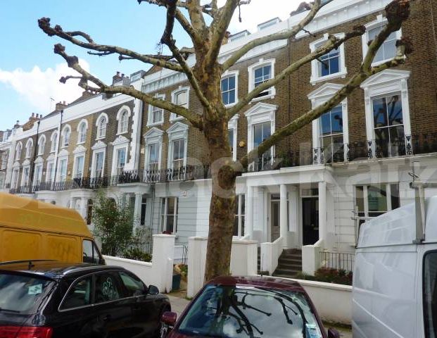 Stunning 3 bed with period features high ceilings and two bathrooms mins to park - Photo 1