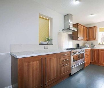 Saturn Croft, Winkfield Row, Bracknell, RG42 - Photo 1