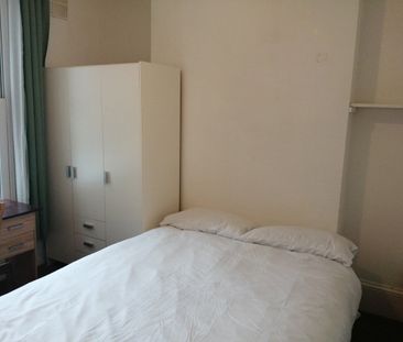 Room in a Shared House, Denman Road, SE15 - Photo 5
