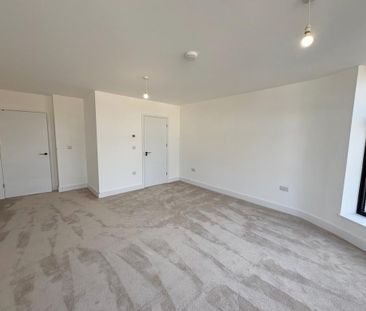 2 bedroom penthouse to rent - Photo 4