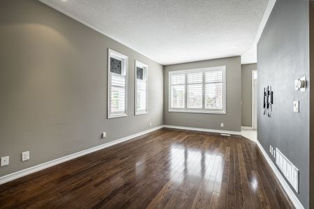 For Lease - 4 Courtland Crescent, East Gwillimbury, Ontario - Photo 3