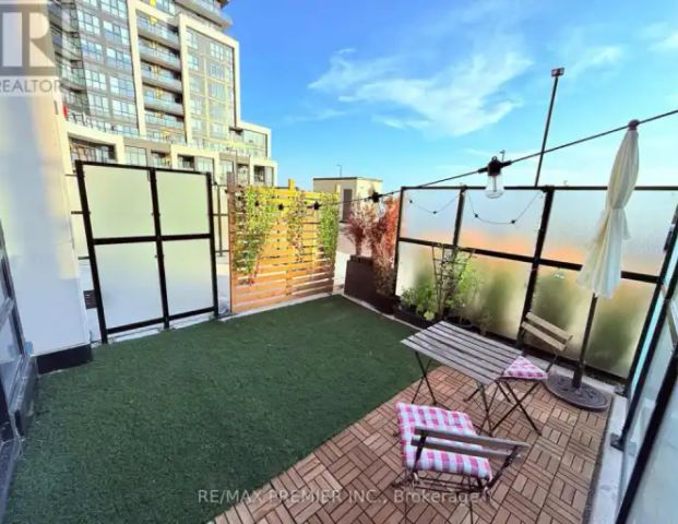 107 - 405 DUNDAS STREET W | 107 - 405 DUNDAS STREET W, Oakville - Photo 1