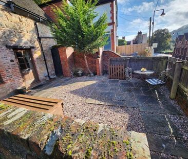 2 bedroom semi-detached house to rent - Photo 6