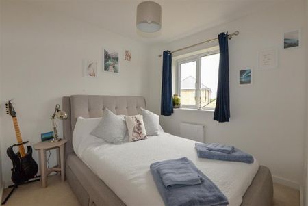 3 bedroom semi-detached house to rent - Photo 4