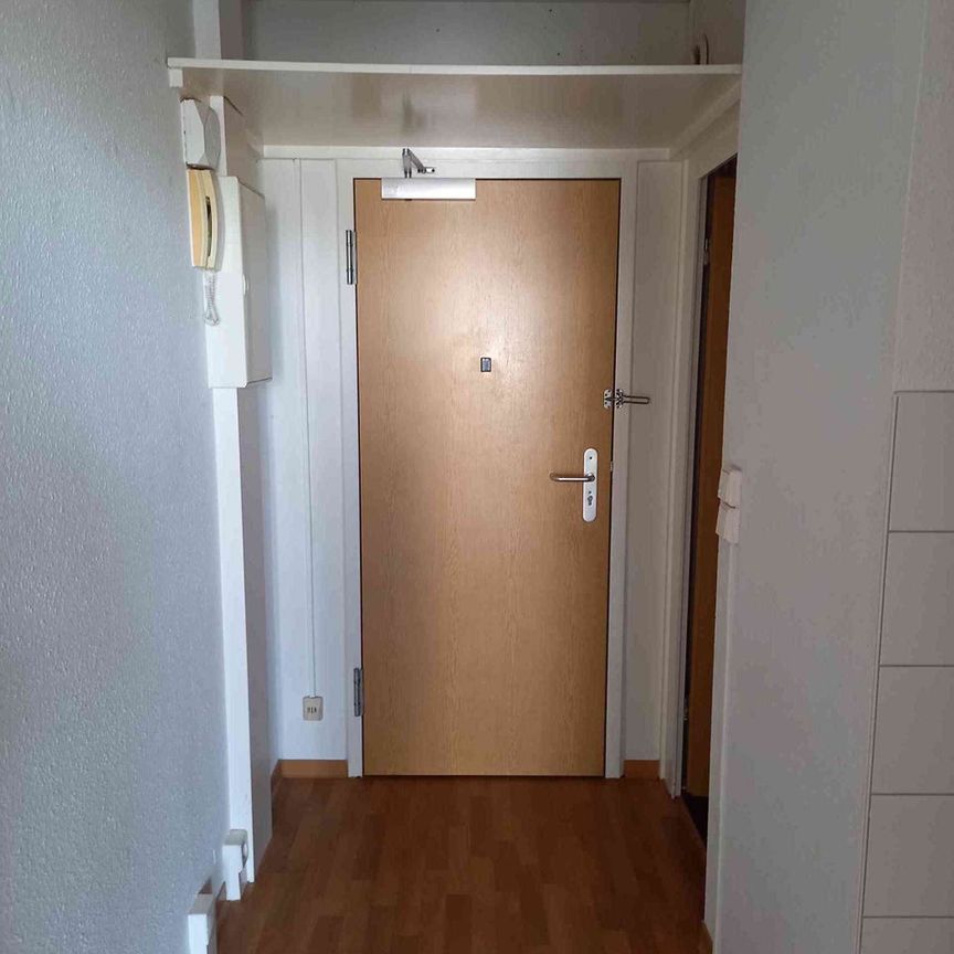 Kleine 2 Raumwohnung in zentraler Lage mit Balkon - Foto 1