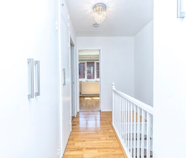 2 Bed Terraced House, Wynford Road, N1 - Photo 3