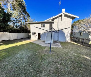 CHARMING FAMILY HOME WITH PLENTY OF GARAGING - Photo 6