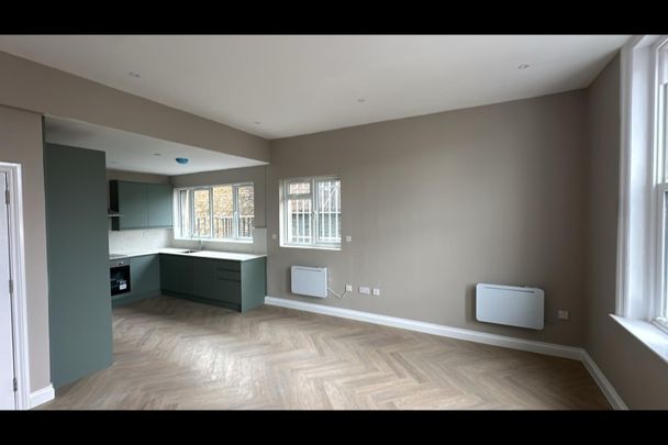 2 Bed Flat, Denmark Hill, SE5 - Photo 1
