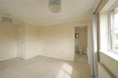 4 bedroom detached house to rent - Photo 3